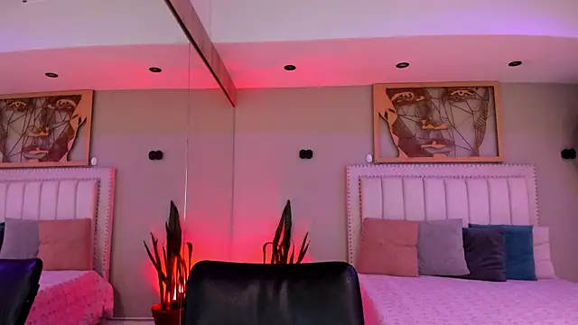 Snapshot of _AlejaCruz_ chatting on 12-21-25, 12:12 AlejaCruz online show from 12-21-25, 12:12