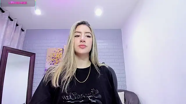 Snapshot of _AlejaCruz_ chatting on 01-11-26, 05:51 AlejaCruz online show from 01-11-26, 05:51