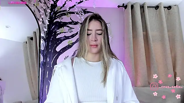 Snapshot of _AlejaCruz_ chatting on 02-01-26, 12:15 AlejaCruz online show from 02-01-26, 12:15