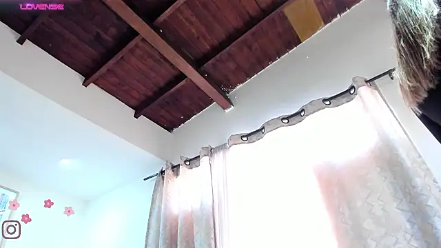 Snapshot of _AlejaCruz_ chatting on 02-26-26, 06:18 AlejaCruz online show from 02-26-26, 06:18