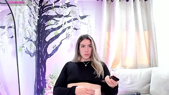 Snapshot of _AlejaCruz_ chatting on 02-28-26, 07:37 AlejaCruz online show from 02-28-26, 07:37