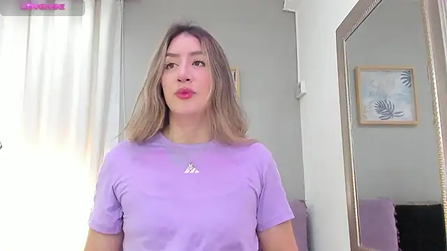 Snapshot of _AlejaCruz_ chatting on 03-28-26, 07:46 AlejaCruz online show from 03-28-26, 07:46