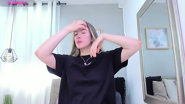 Snapshot of _AlejaCruz_ chatting on 03-29-26, 05:46 AlejaCruz online show from 03-29-26, 05:46