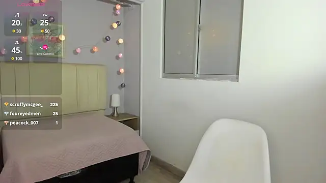 Snapshot of ema_saenz chatting on 02-27-25, 10:53 ema saenz online show from 02-27-25, 10:53