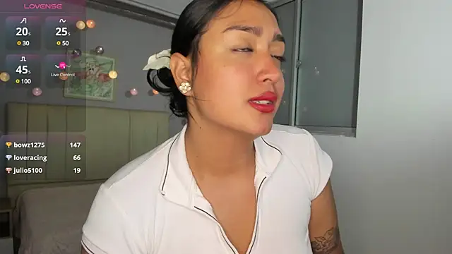 Snapshot of ema_saenz chatting on 03-18-25, 11:42 ema saenz online show from 03-18-25, 11:42