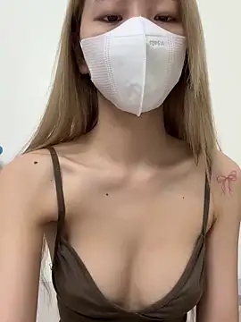 Lucy-Gold online show from 04-12-26, 10:20