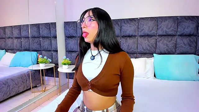 MarianaBranzz online show from 11-15-25, 05:27