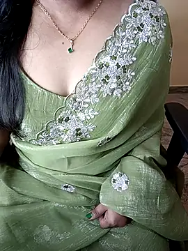 Snapshot of Nithya_05 chatting on 12-17-25, 05:24 Nithya 05 online show from 12-17-25, 05:24