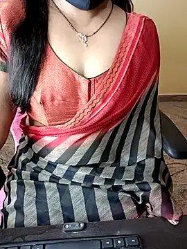 Snapshot of Nithya_05 chatting on 01-14-26, 06:52 Nithya 05 online show from 01-14-26, 06:52