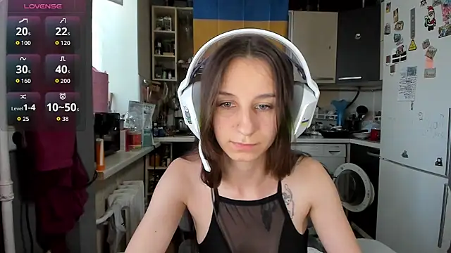 Snapshot of _Nika_Kik chatting on 06-08-26, 03:01 Nika Kik online show from 06-08-26, 03:01
