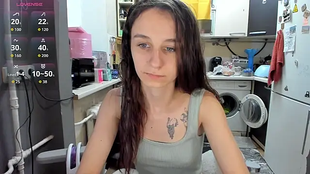 Snapshot of _Nika_Kik chatting on 06-19-26, 04:44 Nika Kik online show from 06-19-26, 04:44