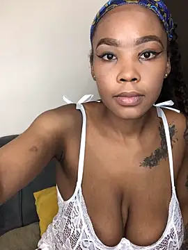 Snapshot of Nicole_Liam_ chatting on 12-20-25, 04:41 Nicole Liam online show from 12-20-25, 04:41