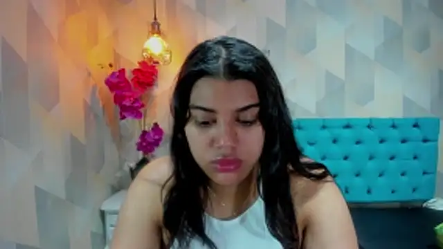 Snapshot of LindaBreeS chatting on 03-28-26, 03:33 LindaBreeS online show from 03-28-26, 03:33
