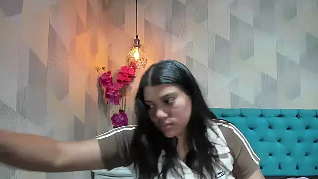 Snapshot of LindaBreeS chatting on 04-18-26, 04:33 LindaBreeS online show from 04-18-26, 04:33