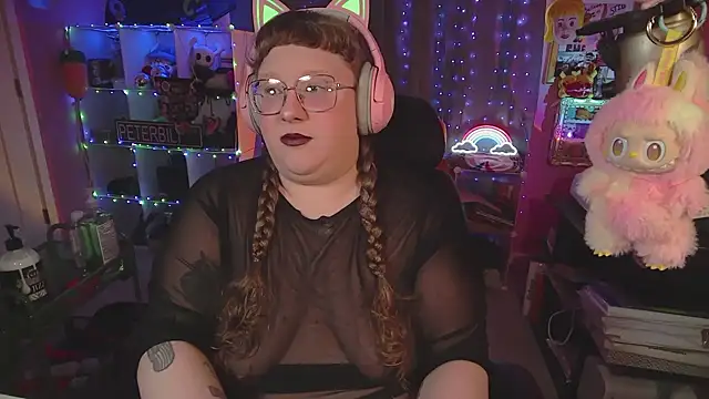 Snapshot of FatVeronica chatting on 02-23-26, 10:18 FatVeronica online show from 02-23-26, 10:18