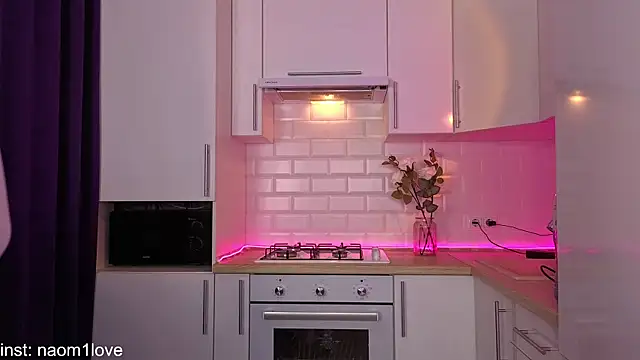 Naomi Girly online show from 10-08-25, 04:10