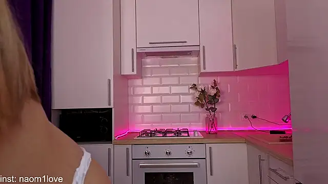 Naomi Girly online show from 10-13-25, 03:01