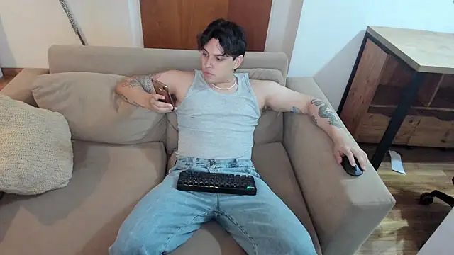 Snapshot of Markuss_b chatting on 02-02-25, 11:11 Markuss b online show from 02-02-25, 11:11