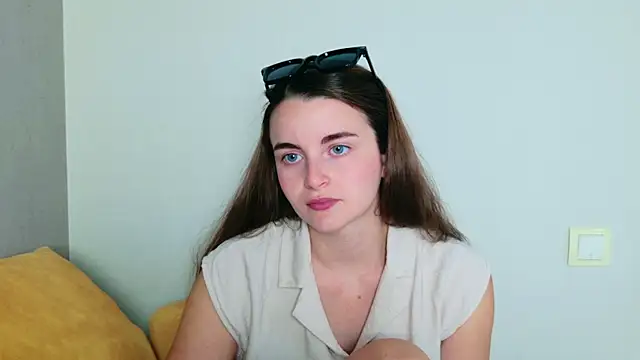 Snapshot of Miss_Arwen chatting on 07-20-26, 04:42 Miss Arwen online show from 07-20-26, 04:42