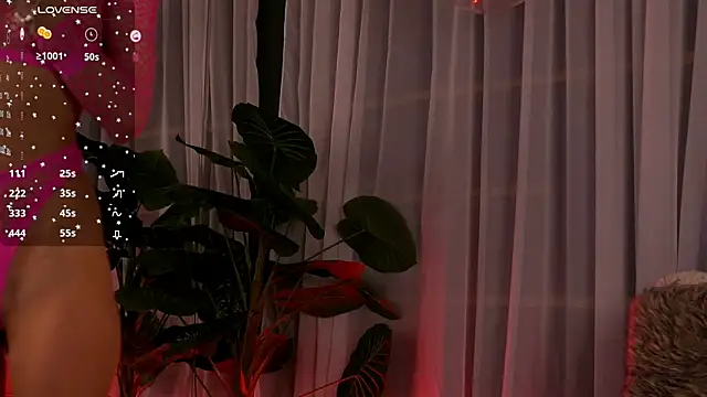 Snapshot of CynthiaWest chatting on 01-09-26, 04:15 CynthiaWest online show from 01-09-26, 04:15