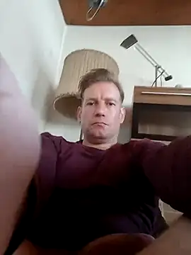 Snapshot of MArciQuarky chatting on 03-22-25, 08:18 MArciQuarky online show from 03-22-25, 08:18