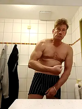 Snapshot of MArciQuarky chatting on 09-11-25, 05:13 MArciQuarky online show from 09-11-25, 05:13