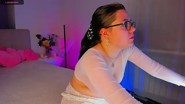 Snapshot of SelenaaSky chatting on 12-12-24, 01:49 SelenaaSky online show from 12-12-24, 01:49