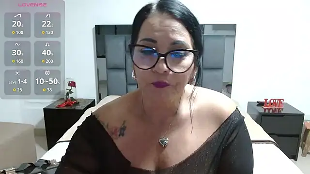 Snapshot of lindaesmeralda chatting on 07-14-26, 11:05 lindaesmeralda online show from 07-14-26, 11:05