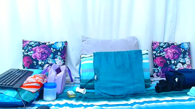 Snapshot of HotSmallTits chatting on 11-24-25, 03:45 HotSmallTits online show from 11-24-25, 03:45