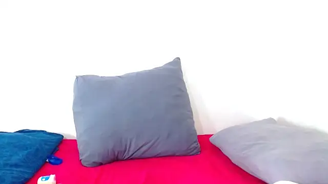 Snapshot of HotSmallTits chatting on 12-18-25, 04:24 HotSmallTits online show from 12-18-25, 04:24