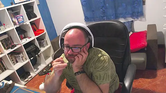 Snapshot of ravingr4d4 chatting on 06-30-26, 09:49 ravingr4d4 online show from 06-30-26, 09:49