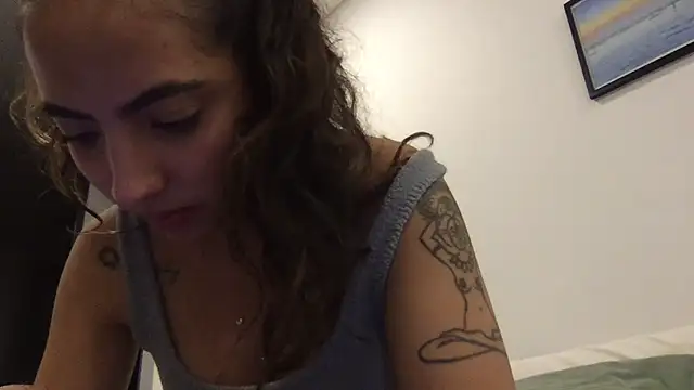 Snapshot of Sophi__a chatting on 03-27-26, 12:38 Sophi a online show from 03-27-26, 12:38