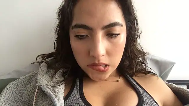 Snapshot of Sophi__a chatting on 04-19-26, 07:38 Sophi a online show from 04-19-26, 07:38