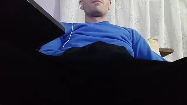 Snapshot of _Hocthus_ chatting on 01-06-25, 10:15 Hocthus online show from 01-06-25, 10:15