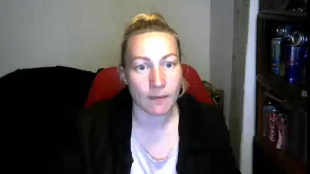 wLESLYMOSw online show from 04-17-26, 06:33