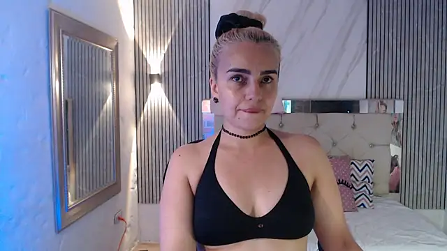 Snapshot of ashley__tylor chatting on 06-12-26, 07:13 ashley tylor online show from 06-12-26, 07:13
