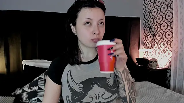 Adeelinee online show from 05-26-26, 05:09