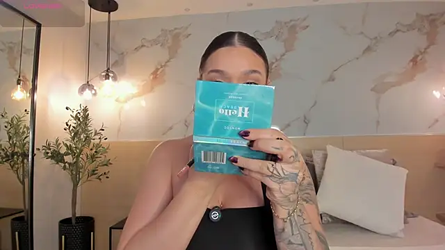 Snapshot of LeaThompson chatting on 01-08-26, 10:12 LeaThompson online show from 01-08-26, 10:12