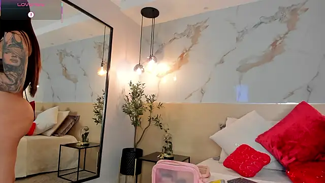 Snapshot of LeaThompson chatting on 02-02-26, 11:03 LeaThompson online show from 02-02-26, 11:03