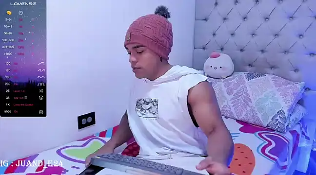 Snapshot of juande_24 chatting on 12-16-24, 02:04 juande 24 online show from 12-16-24, 02:04