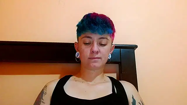 Snapshot of tomboyblue chatting on 06-16-26, 04:42 tomboyblue online show from 06-16-26, 04:42