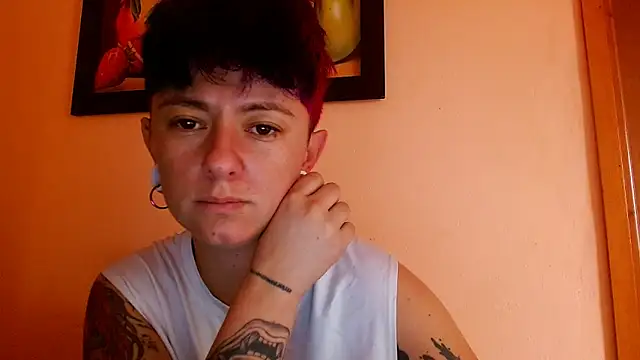 Snapshot of tomboyblue chatting on 06-19-26, 03:05 tomboyblue online show from 06-19-26, 03:05