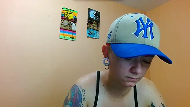Snapshot of tomboyblue chatting on 07-14-26, 09:58 tomboyblue online show from 07-14-26, 09:58