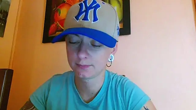 Snapshot of tomboyblue chatting on 07-22-26, 06:11 tomboyblue online show from 07-22-26, 06:11