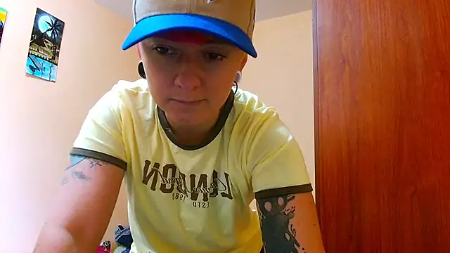 Snapshot of tomboyblue chatting on 07-23-26, 06:28 tomboyblue online show from 07-23-26, 06:28