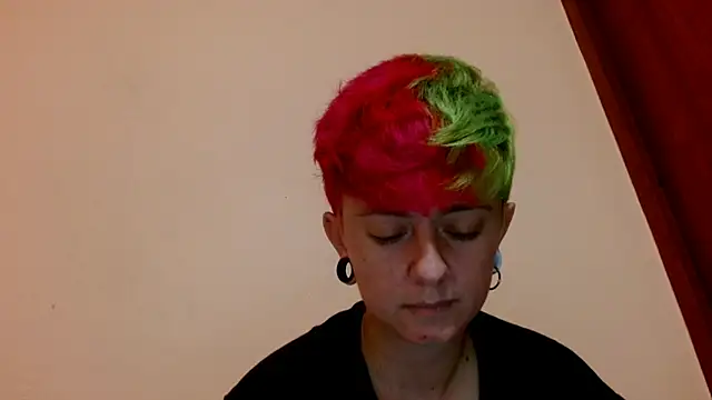 Snapshot of tomboyblue chatting on 07-28-26, 03:35 tomboyblue online show from 07-28-26, 03:35