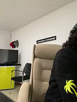 DanielGomez9 online show from 04-08-26, 04:51