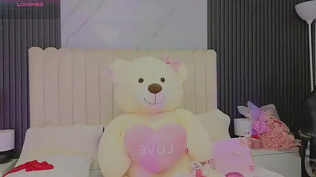 Snapshot of Madiee_Rhea chatting on 06-12-26, 12:53 Madiee Rhea online show from 06-12-26, 12:53