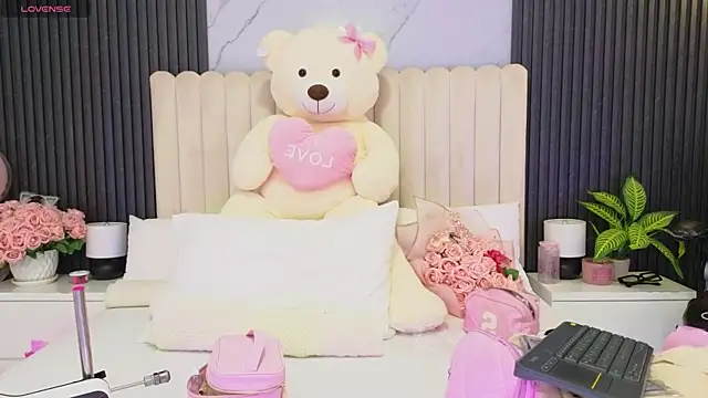 Snapshot of Madiee_Rhea chatting on 06-18-26, 07:40 Madiee Rhea online show from 06-18-26, 07:40