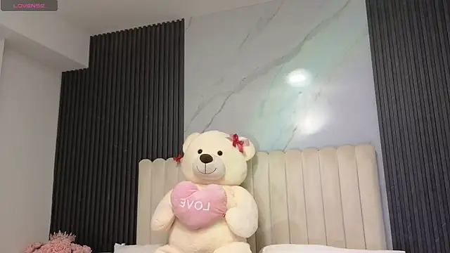 Snapshot of Madiee_Rhea chatting on 07-10-26, 07:38 Madiee Rhea online show from 07-10-26, 07:38